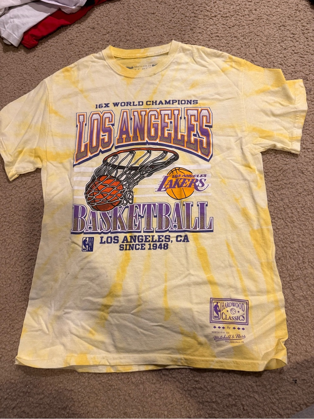 Los Angeles Lakers Yellow Graphic Tee